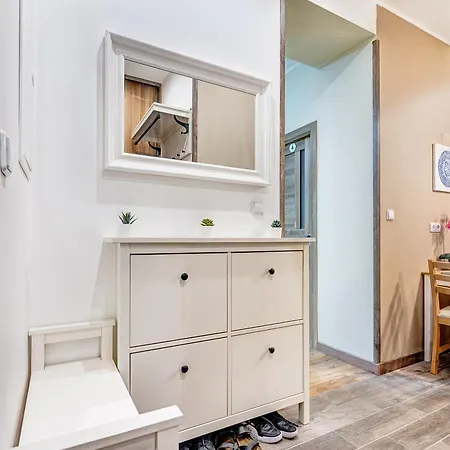 With Free Sauna & Parking In Old Town Homestay