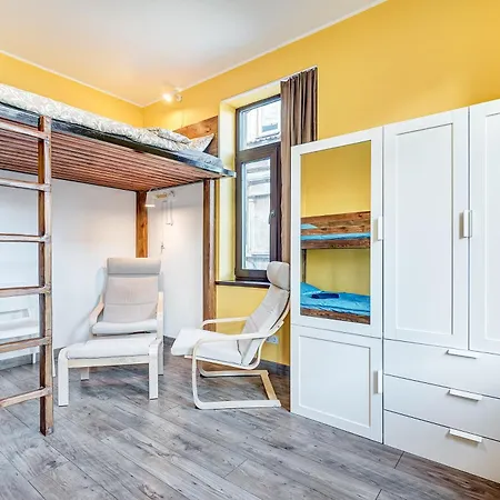 With Free Sauna & Parking In Old Town Homestay