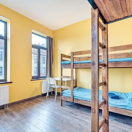 With Free Sauna & Parking In Old Town Homestay *