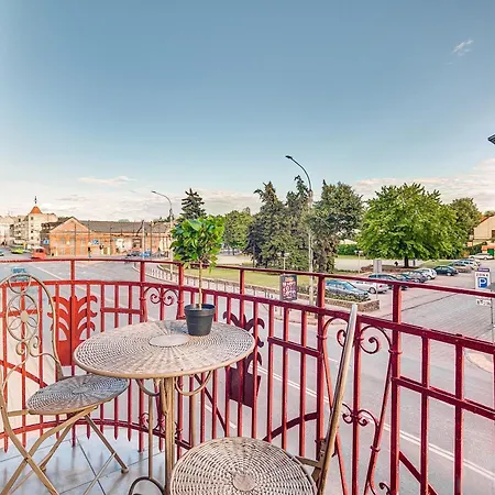 With Free Sauna & Parking In Old Town *