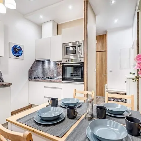 With Free Sauna & Parking In Old Town *